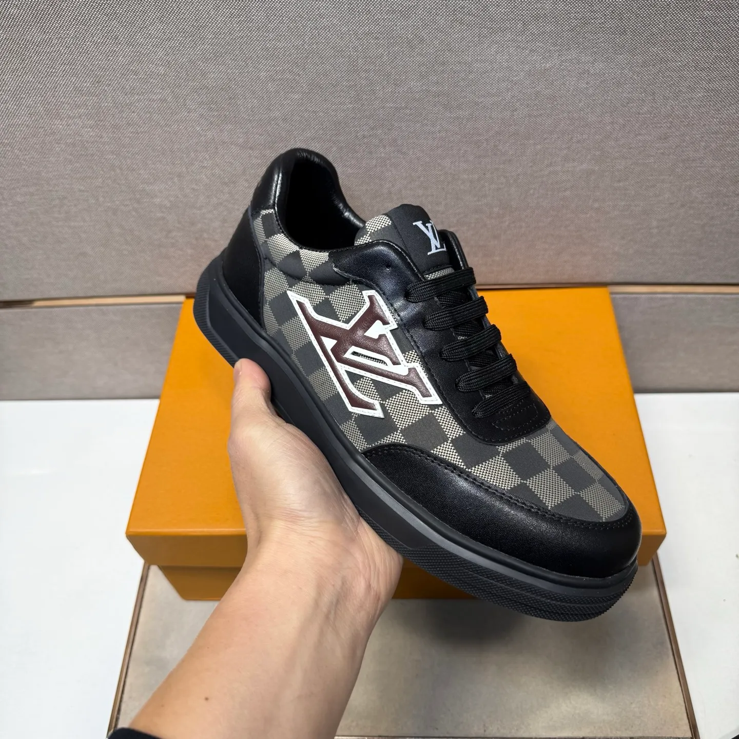 ⬛️Ex-factory price p400 [LV~] Men's casual shoes, 2025z cabinet sales simultaneously 🔶Code number: 38-44#️⃣ 🔷3 colors🔜The upper is made of multi-material splicing ➕Genuine leather lining, comfortable and breathable, sole: original comfortable and wear-resistant outsole, ⚠️real thing📱photographed🎬real thing is better📢📢📢
